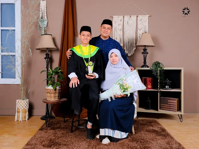 Remaja Tailor: Stitching Perfection, Joyful Service in Cilacap